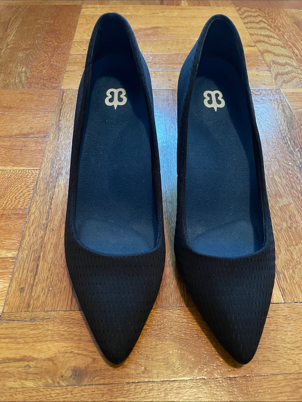 Betabrand Black Pointed-Toe Women’s Pumps Size 7